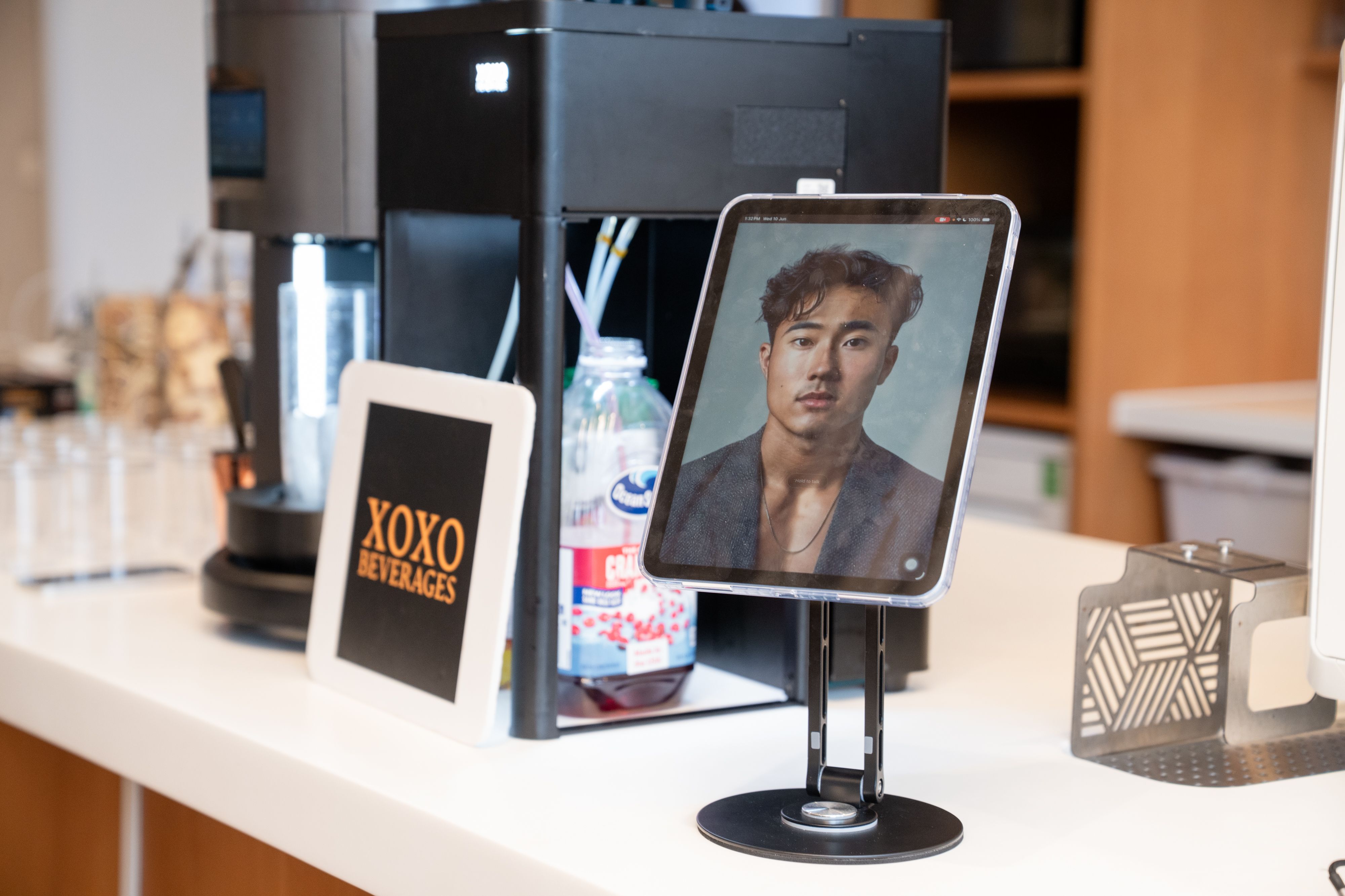 The perfect mixology of Digital Human tech & premium cocktail service! 🍸✨